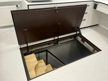 Люк в підлогу Плита 100х160 см з сходами "гусиний крок"