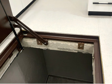 Люк в підлогу Плита 100х160 см з сходами "гусиний крок"